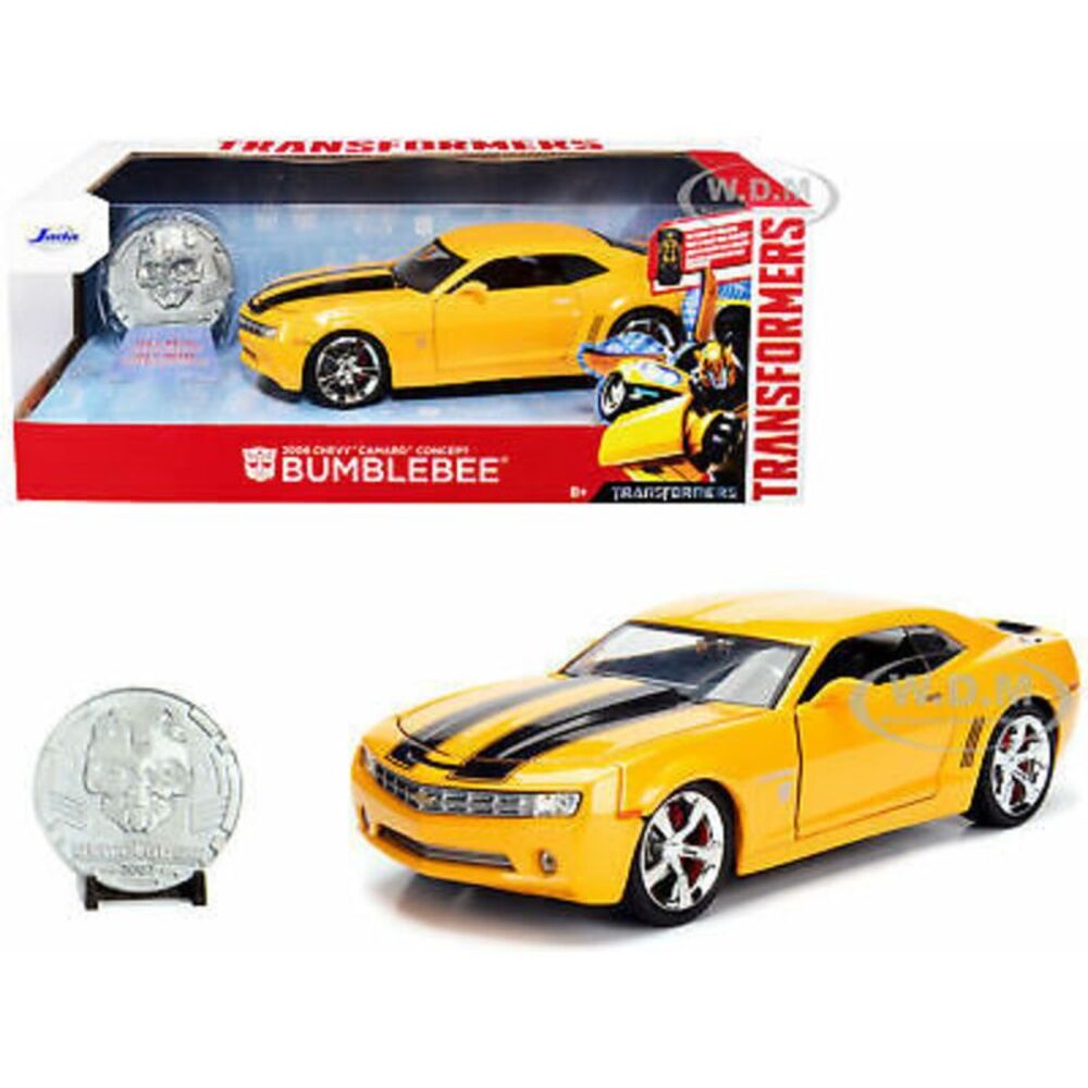 Jada Toys - 1:24 '06 Chevy Camaro - Transformers - Bumblebee with Coin